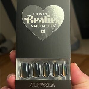 Besties Nail Dashes Red Aspen Iridescent Black Press-On Nails